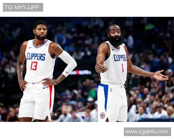 灰熊与快船激战正酣谁能在季后赛中脱颖而出争夺荣耀